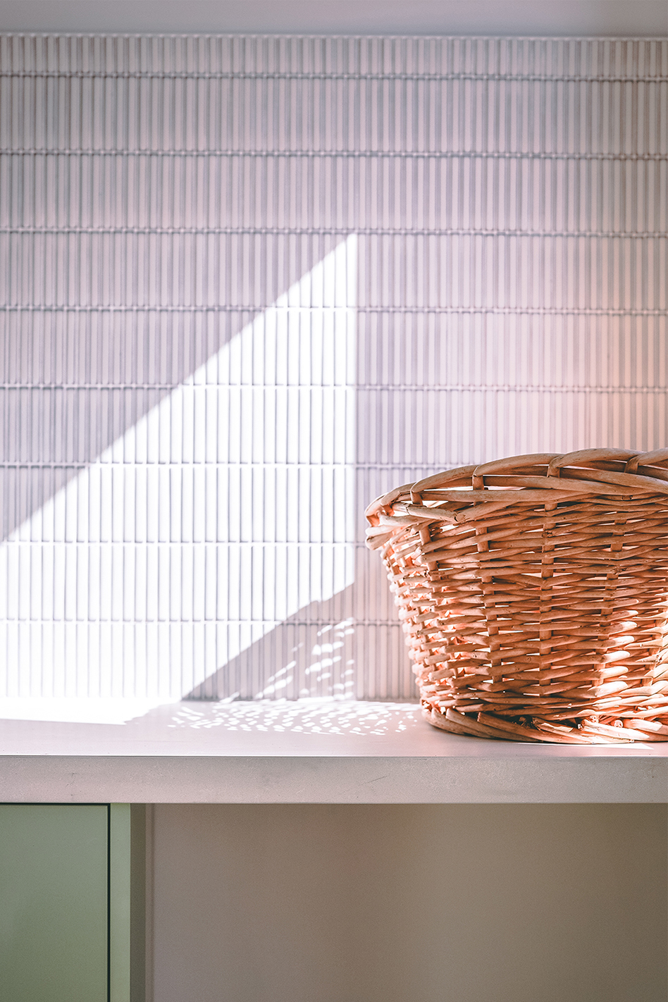 Laundry finger tiles in white